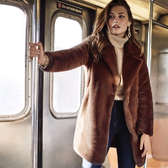 Dynamite Jackets & Blazers - 💣DYNAMITE FUR COAT